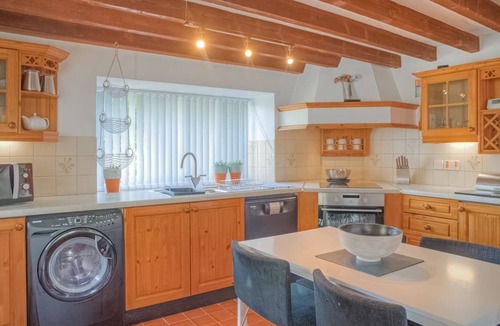 Tan-y-groes Ski Chalet | 1 bedroom accommodation in Tresaith Beach, Cardigan, Ceredigion