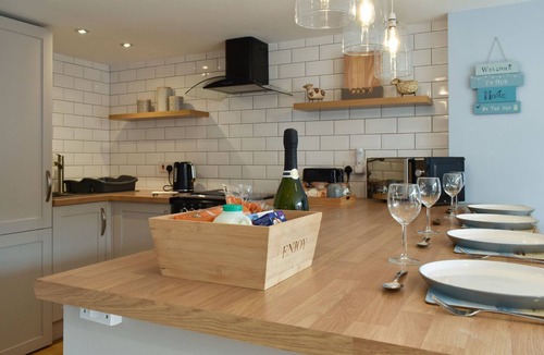 Barton-on-Sea Cottage | 1 bedroom accommodation in Barton-on-Sea, near New Milton