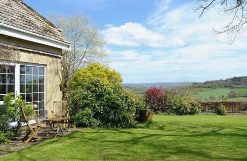Axminster Cottage | 1 bedroom accommodation in Dalwood, near Axminster