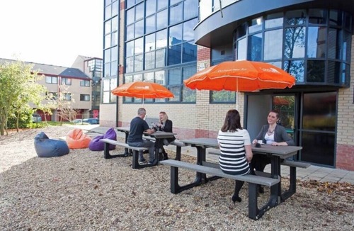 Central Milton Keynes Apartment | 1 bedroom Apartment - Sleeps up to 2 with double bed