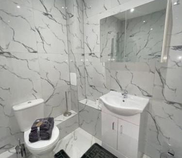 Flitwick Apartment | 1 Bedroom Apartment - Flitwick - Contractor Friendly - Tourist Ready - Full Kitchen - WiFi - Smart TV - Sofa Bed - FREE Parking - Ideal for Short or Long Stays