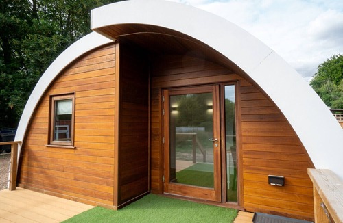 Saffron Walden Cabin | 1 Cosy Cabin at 15th C Pub