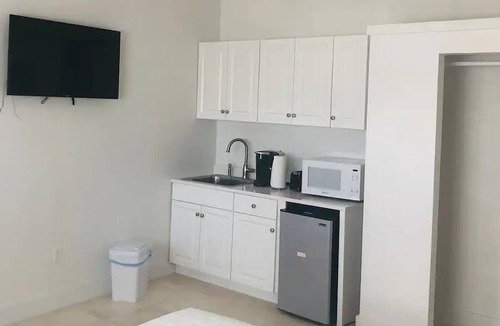 New Bight Apartment | 1 Queen Bed Studio, Fountain Bay Resort & Marina