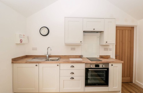 Stuckton Cottage | 1 WELFORD BARNS, pet friendly, with a garden in Fordingbridge