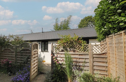 Stuckton Cottage | 1 WELFORD BARNS, pet friendly, with a garden in Fordingbridge