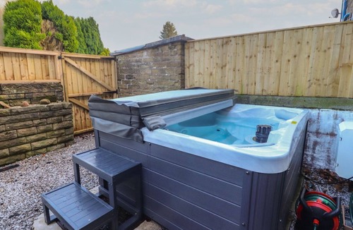 Skipton House | 10 Haw Grove, Hellifield. 2bed