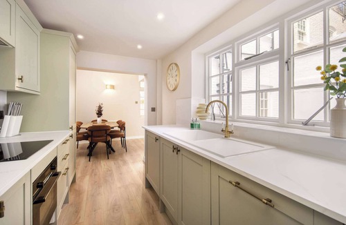 Belgravia House | 10 Mins Walk to Harrods | Belgravia Mews House