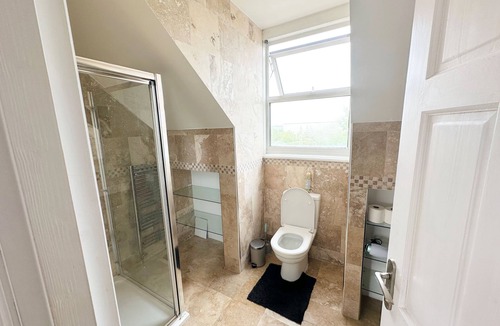 Brent House | 11 Guests - 6min Drive to the Wembley Stadium