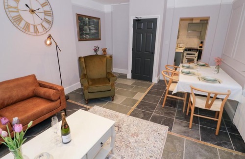 Cheltenham Apartment | 12 Montpellier Arcade