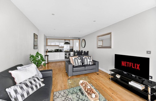Central Milton Keynes Apartment | 12th Street Apartment City Centre Balcony Free Parking Fast WiFi Yoko Property