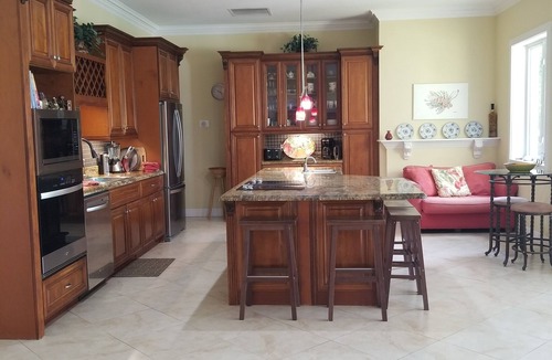 Bahama Reef House | 14ft Centre consul boat and car included Waterfront property with pool.