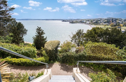 Torquay City Centre Cottage | 16 Astor - one bed apartment with juliette balcony and stunning uninterrupted sea views