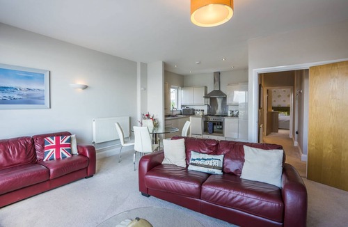 Torquay City Centre Apartment | 17 Astor House - premier apartment with stunning south facing uninterrupted sea views with juliette