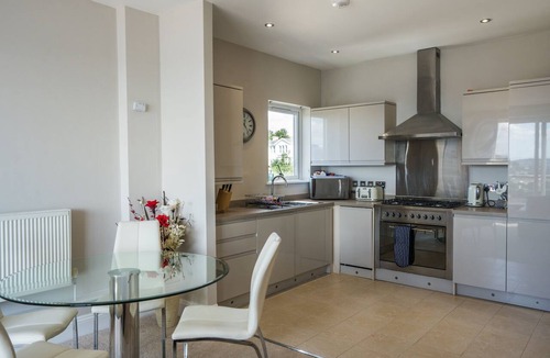 Torquay City Centre Apartment | 17 Astor House - premier apartment with stunning south facing uninterrupted sea views with juliette