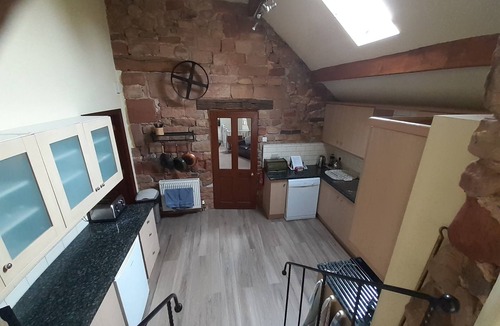 Ipstones House | 17th C Stone Barn Conversion In Village Location - Western Edge Of Peak District