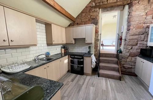 Ipstones House | 17th C Stone Barn Conversion In Village Location - Western Edge Of Peak District