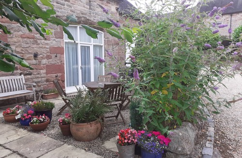 Ipstones House | 17th C Stone Barn Conversion In Village Location - Western Edge Of Peak District