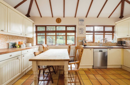 Luton Cottage | 17th century cottage nr Harry Potter Studios, train into C. London, airport.