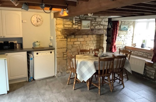 Northleach Cottage | 18th century cottage 2 minutes walk to pubs, shops, restaurants and play park
