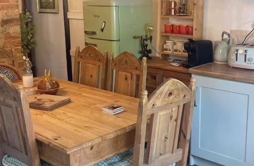 Bedford Cottage | 18th Century Thatcned - Buttercup Cottage - cosy and charming