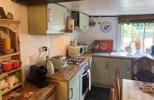 Bedford Cottage | 18th Century Thatcned - Buttercup Cottage - cosy and charming
