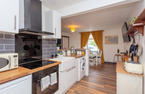 Selkirk House | 1Bed Cottage-On Street Parking-by Holiday Homes