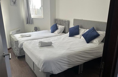 Bloxwich Apartment | 1BR Hideaway Near NEC & Resorts World - Ideal for Travelers