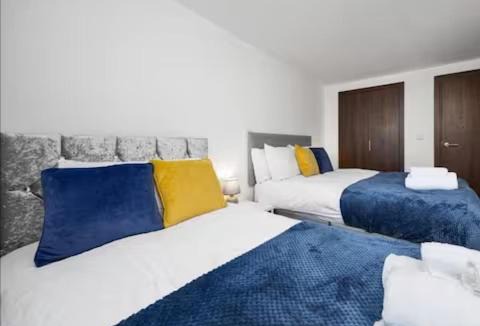 Bloxwich Apartment | 1BR Hideaway Near NEC & Resorts World - Ideal for Travelers