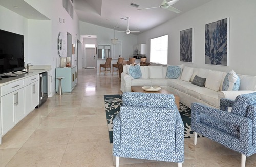 Treasure Cay Resort | 1st Class Beachfront condo!