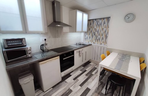 Blackpool Town Center Apartment | 1st floor double & twin room apartment.