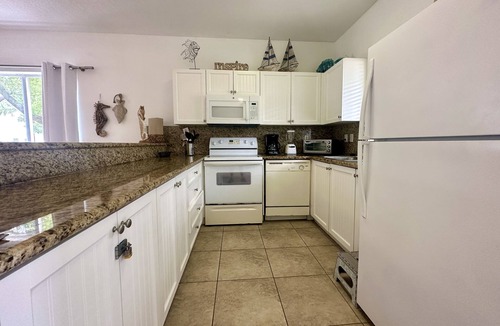 Alice Town Condo | 2 bed-2 baths first floor, sleeps 6