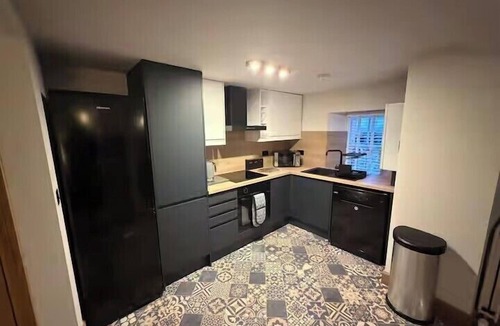 Melrose Cottage | 2 Bed Cottage - Sleeps 4 - Parking - Wifi