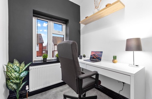 Blackpool House | 2 Bed Flat - Sleeps 8 - Pets - Parking - Wifi
