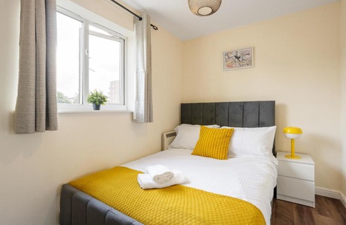 Custom House Apartment | 2-bed -Free parking- Excel - Canning Town- Canary Wharf