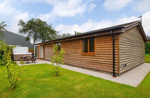 Stanton by Bridge Ski Chalet | 2 Bed in Derby (oc-78581)