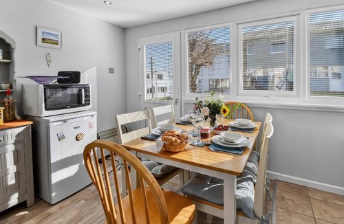 Stackpole Cottage | 2 Bed in Freshwater East (oc-s39030)