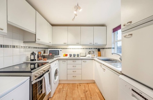 Ewhurst Green Apartment | 2 Bed in Sandhurst (oc-o34807)