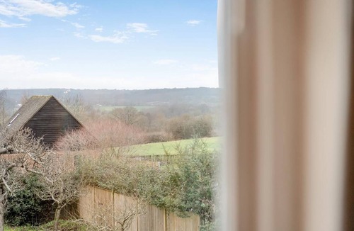 Ewhurst Green Apartment | 2 Bed in Sandhurst (oc-o34807)