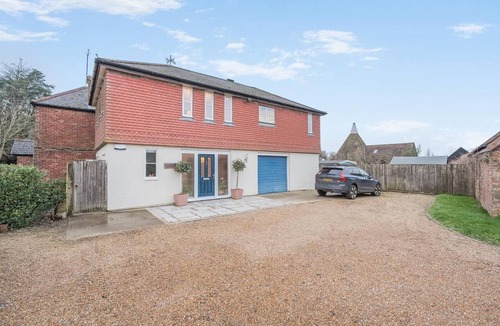 Ewhurst Green Apartment | 2 Bed in Sandhurst (oc-o34807)