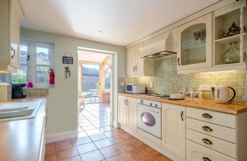 Irstead House | 2 Bed in Upton oc-867