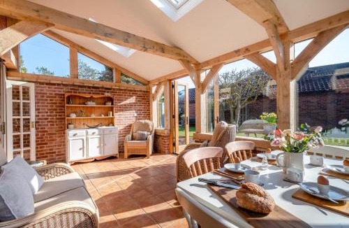 Irstead House | 2 Bed in Upton oc-867