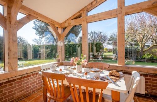 Irstead House | 2 Bed in Upton oc-867