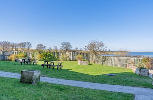 Waren Mill Apartment | 2 Bed in Waren Mill (oc-gd0212)