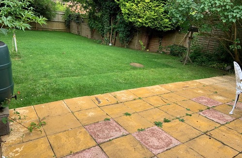 Lacey Green House | 2 Bed-Sleeps 5-Private Garden-Free Parking