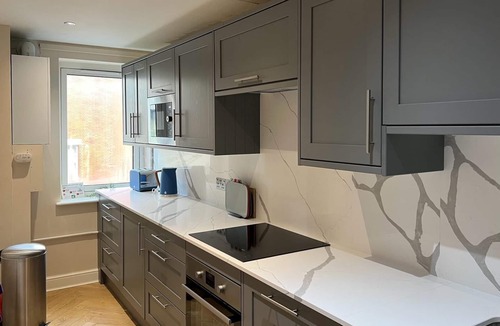 Golborne Apartment | 2 bedroom, 1 bath flat in Westbourne Park near Notting Hill, London. Sleeps 5.