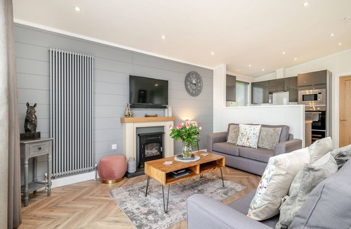 Shepton Mallet Ski Chalet | 2 bedroom accommodation in Midsomer House, East Compton