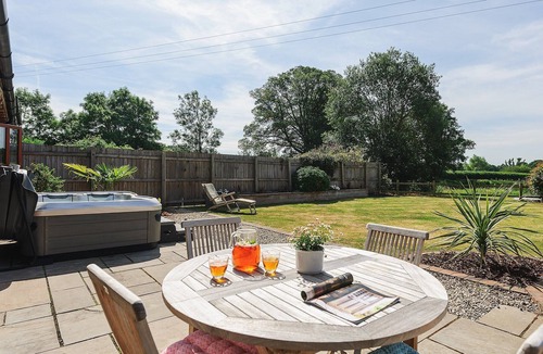 Shrawley Cottage | 2 bedroom accommodation in Lineholt, near Stourport-on-Severn