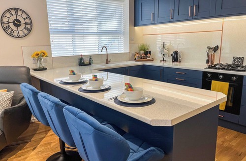 Edwinstowe Cottage | 2 bedroom accommodation in Edwinstowe, near Mansfield