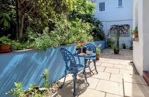 Mylor Churchtown Apartment | 2 bedroom apartment (max 4 people), fabulous sea views