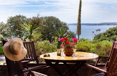 Mylor Churchtown Apartment | 2 bedroom apartment (max 4 people), fabulous sea views